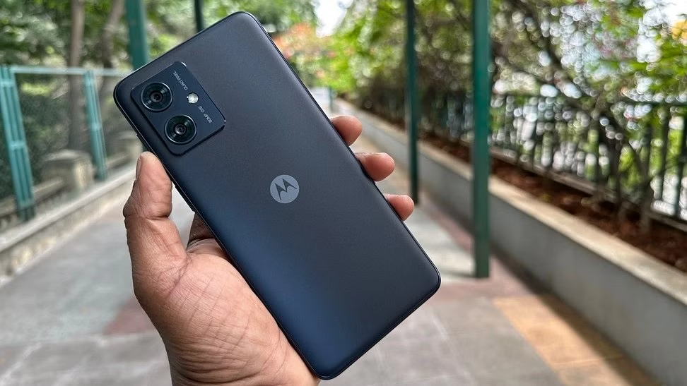 Detailed view of the Motorola Moto G54 5G highlighting its advanced features.