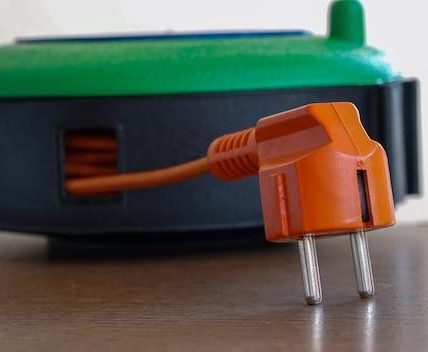 Using a power bank to charge a 20v drill battery